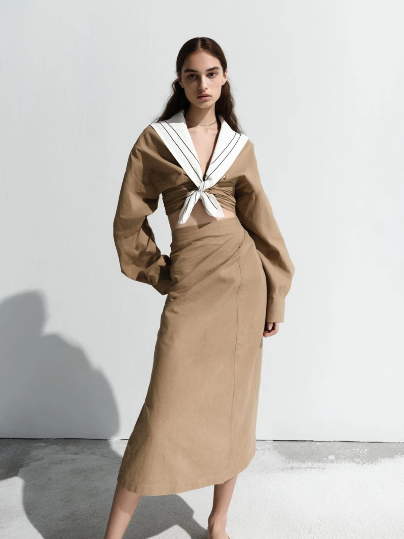 تنورة رصاص عالية الخصر للنساء بقصة ضيقة وعصرية بحافة خس عادية تحت الركبة