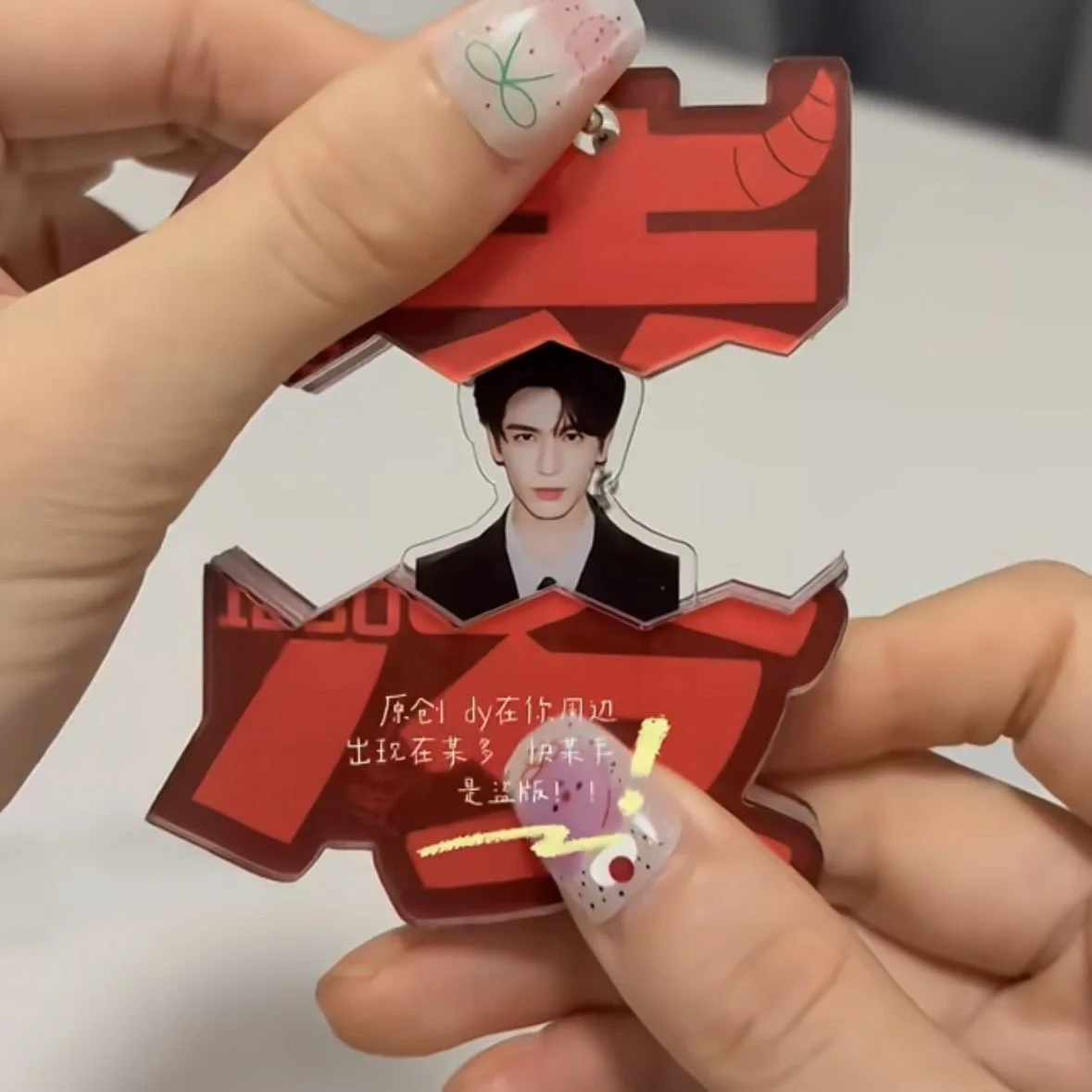 

New homemade Zhang Linghe pull-out cosplay keychain acrylic backpack pendant with high aesthetic value to give to friends