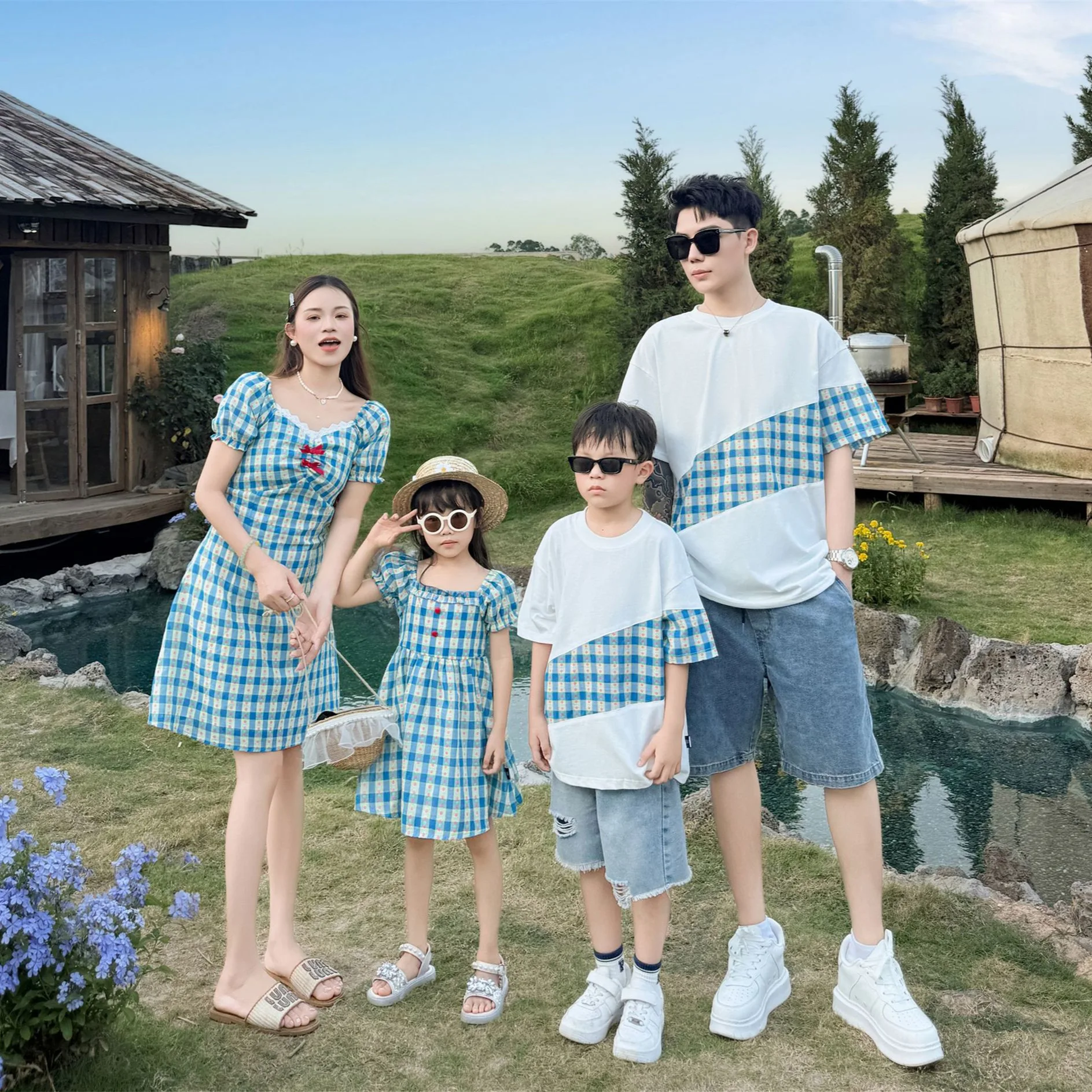 

Vacation Area Couple Look Family Matching Plaid Outfit Holiday Daughter Mom Dresses Son and Dad T Shirts Sister Brother Clothes