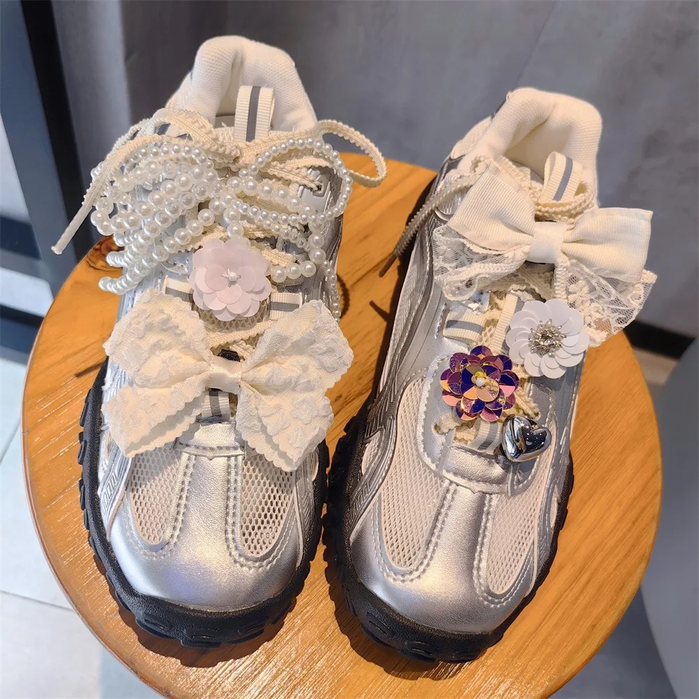 فلاش الماس اليدوية مطرز زهرة أربطة أحذية كليب مشبك الحلو عالية الجودة الأحذية الزخرفية إكسسوارات جذابة أحذية رياضية النساء
