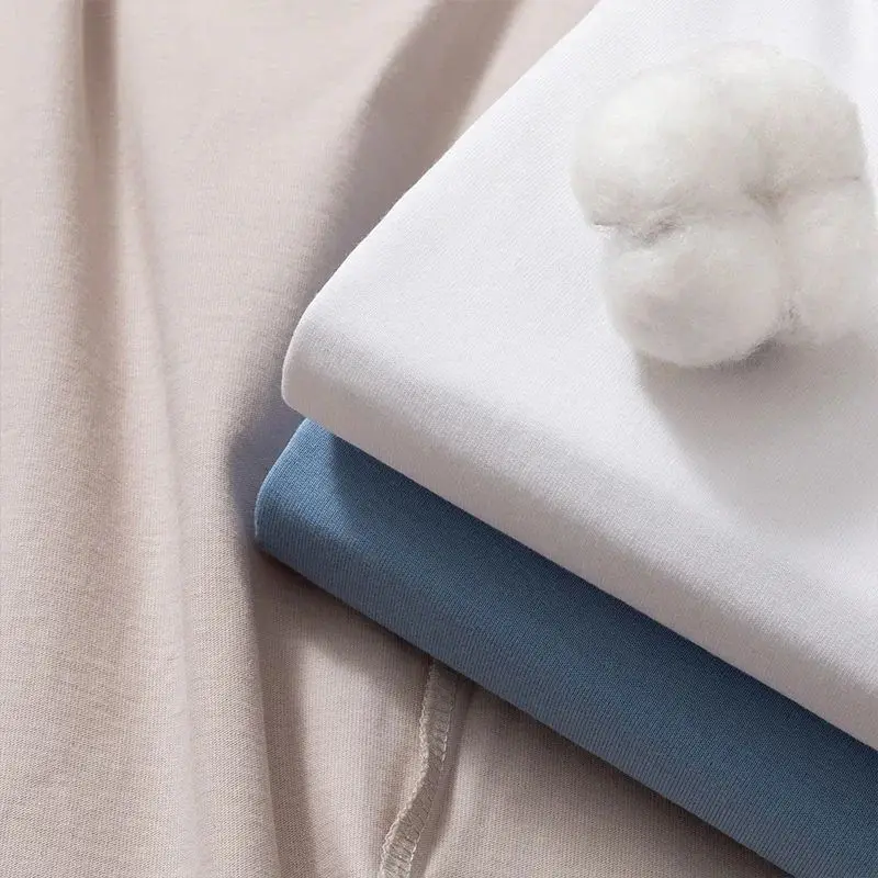 قميص القطن الخالص الجديد للرجال لعام 2026 مريح ومسامي. إنها ملابس رجالية ونسائية يجب اقتناؤها ذات جودة عالية