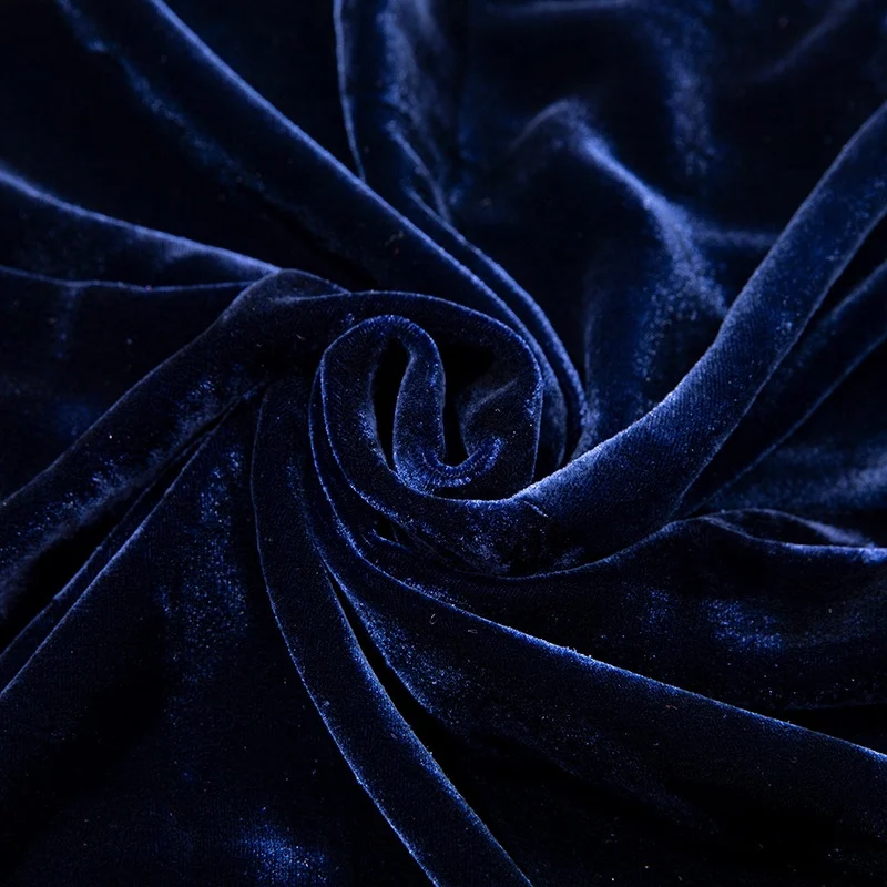 กระโปรงผ้าไหมกำมะหยี่ผู้หญิง ความยาวปานกลาง ผ้าไหมมัลเบอร์รี่ 100% ซับในสีกรมท่า เอวยางยืดสูง ดีไซน์เก๋ไก๋ รุ่น QQ011