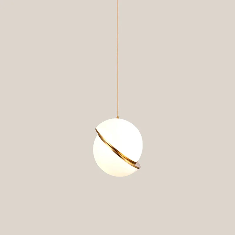 Plafonnier LED suspendu en forme de boule dorée, design nordique moderne, luminaire décoratif d'intérieur, idéal pour une table à manger, une chambre à coucher ou un restaurant