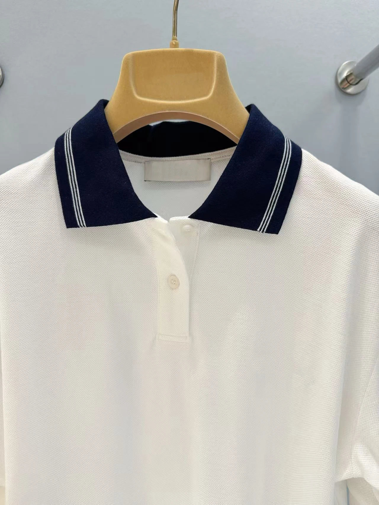 

2025 Spring/Summer Women's Fashion Stylish Knitted Collar Polo Short-Sleeve Top - Sophisticated and Elegant
