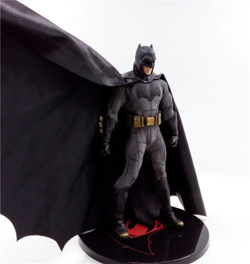 Mezco One 12-Rüstung Batman Actionfigur Batman Figur Bruce Wayne Joker Figur Sammlerstück Modell Spielzeug Geschenk Anime Auf Lager – Detail 2