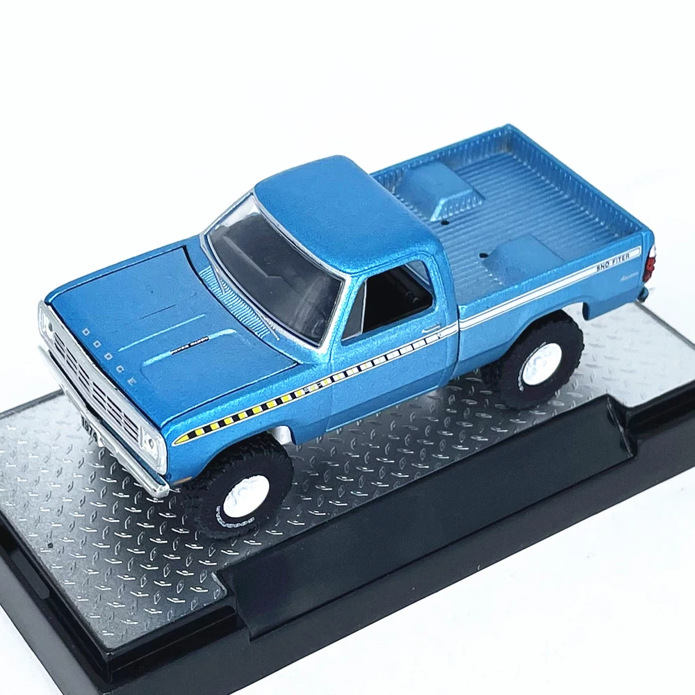 M2 Machines 1/64 1974 Dodge pickup Green/Blue Die-cast Alloy Car Model Collection Gift Toy