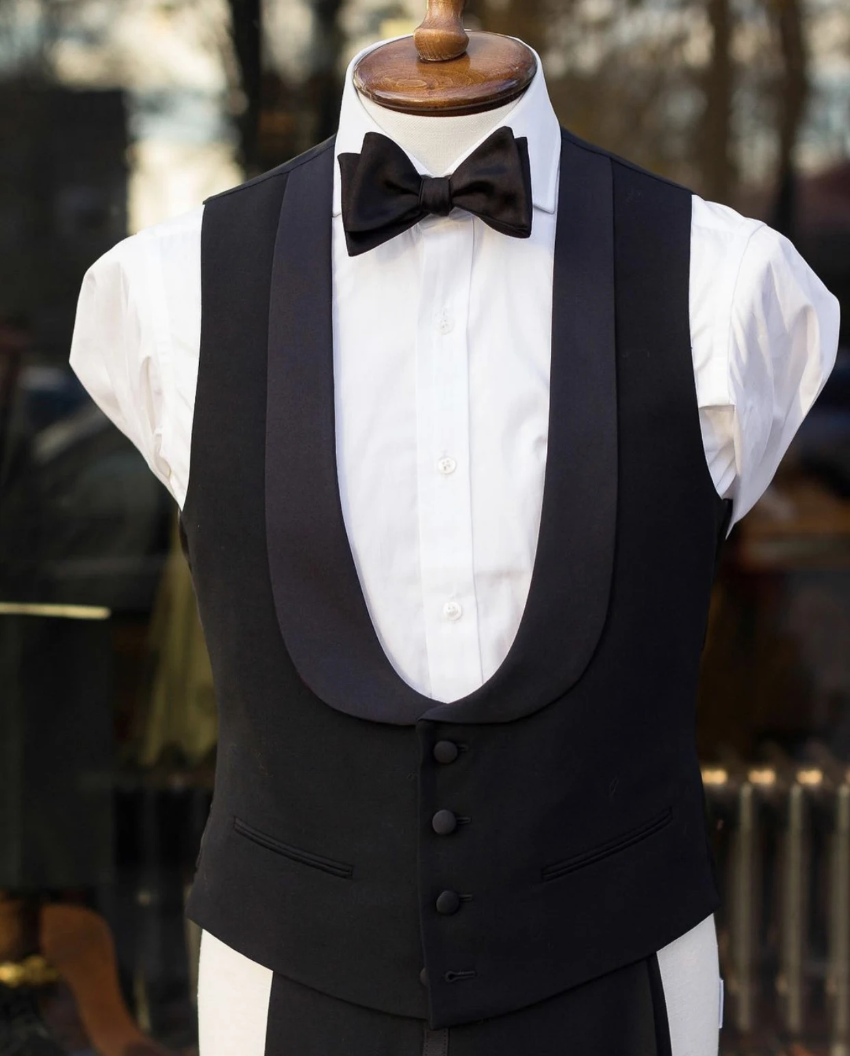 

Classic Black Groom Vests For Wedding Tuxedos Party for Men Attire Groomsmen Waistcoat Dress Prom Business Dinner