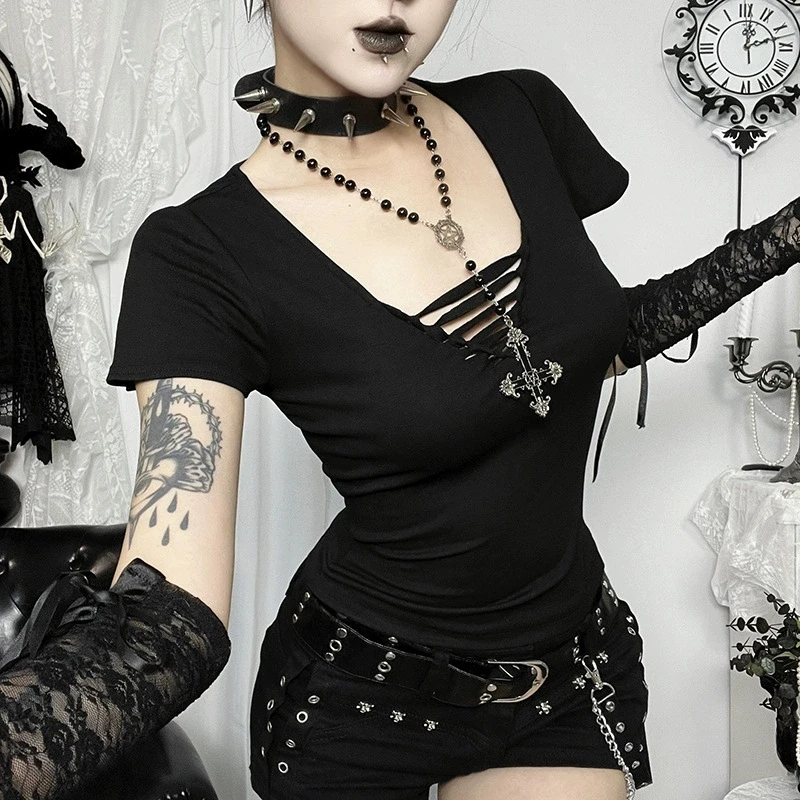 Black Short Sleeve Slim T-shirts Mall Gothic V-neck Crop Tops Women Punk Fashion Pullover Casual T-shirt Alt Teachwear