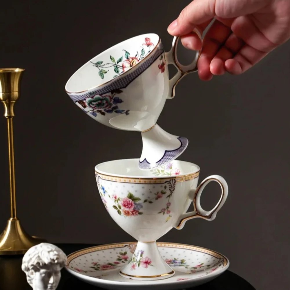 

Винтажный набор чайных чашек и блюдец из костяного фарфора с цветочным принтом, элегантные кофейные чашки на высоких ножках, британская посуда для послеобеденного чая, домашний декор, подарок