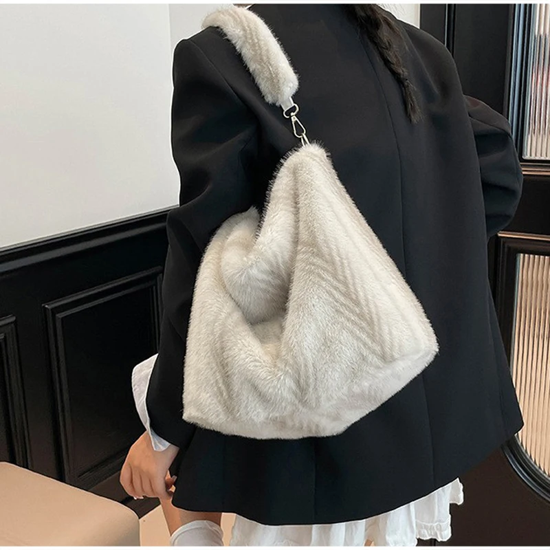Weiche Kunstfell-Umhängetasche, Flauschige Plüsch-Handtasche für Damen, Warme Wintertasche für den Alltag, Große Kapazität, Leichtgewicht – Detail 7