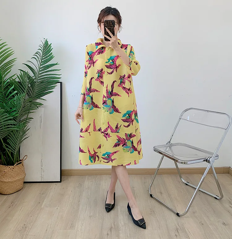 Miyake Plissee-Einreiher-Kleid 2025, Sommer, neuer französischer Druck, lockere, lässige Mode, Kleider mit Siebenviertelärmeln