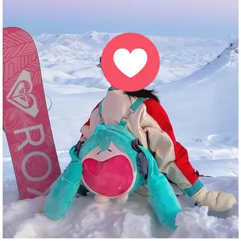 初音未來毛絨背包痛包,可收納娃娃,可愛中性動漫週邊,是角色扮演、漫展等場合的完美配件,柔軟舒適。 6 最佳銷售 初音未來背包 - №4