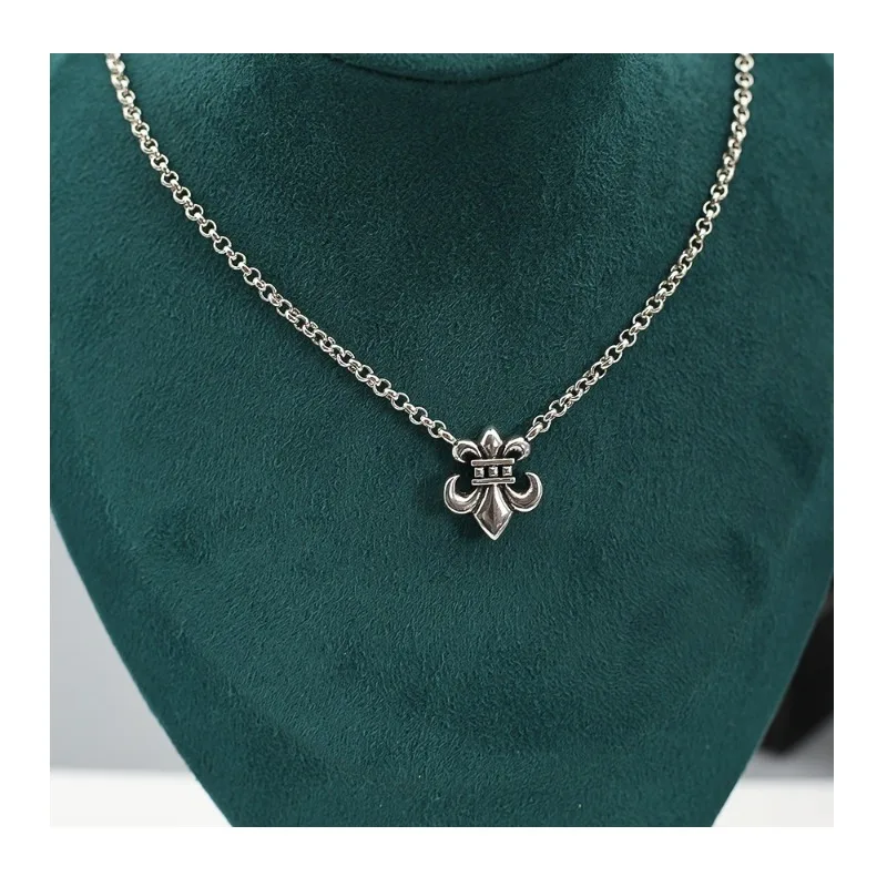 

Retro Old Thai Silver Anchor Scout Flower Pendant Simple Senior Girl Collarbone Chain Wind