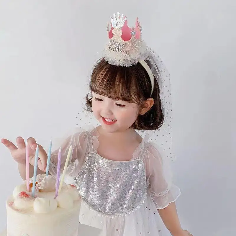 Alles Gute zum Geburtstag! Kronen-Haarreif mit langem, glitzernden Schleier, Prinzessinnen-Tiara für Mädchen, Kindergeburtstagsfeier, Fotoshooting. – Detail 6