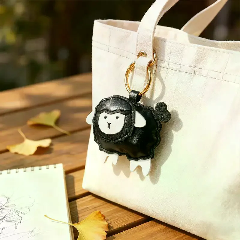 1Pcs Cute Cartoon Sheep Backpack Pendant PU Leather Versatile Luggage Pendant Backpack Hanging Decoration Backpack Accessories