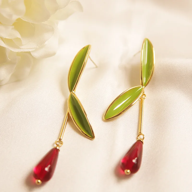 

Trendy New Boho High-grade Sense Handmade Enamel Green Leaf Garnet Waterdrop Glass Dangle Earrings for Women Niche Girls Gifts