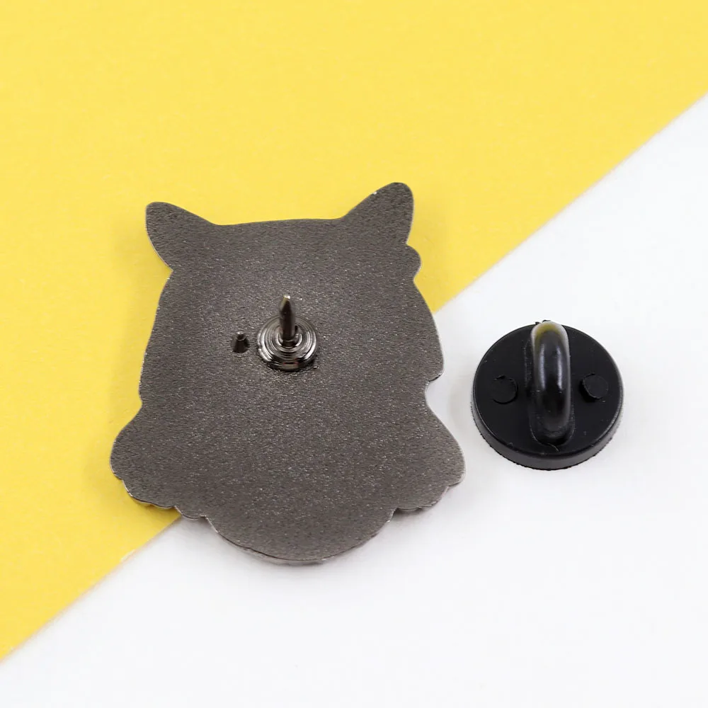 Brosche mit einem Mädchen mit rosa Haaren, Cartoon-Spielcharakter, Emaille-Anstecker, kreatives Anime-Accessoire, modisches Kragen-Schmuckstück, Geschenk. – Detail 3