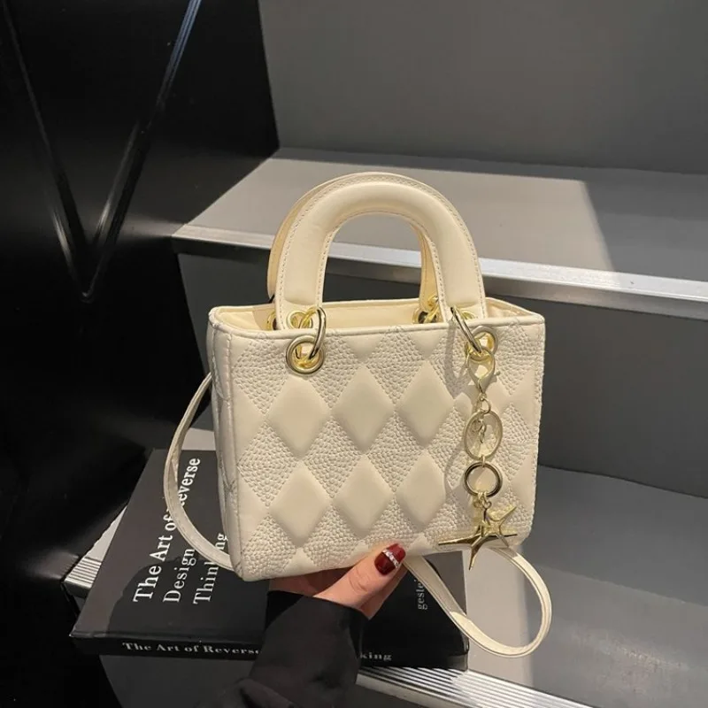 

Stylish Handbag For Women A Clear Declaration Of Your Confidence And Personal Style