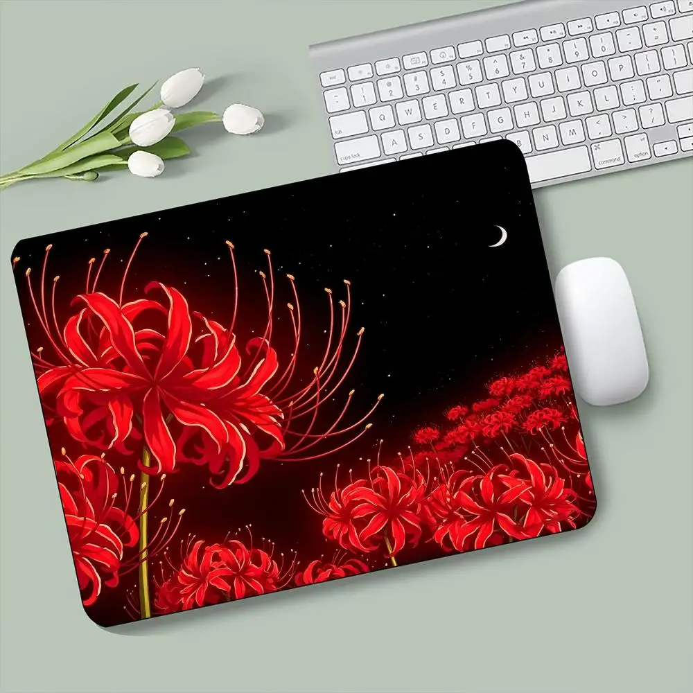 Lycoris Radiata Red Flower Square Mouse Pad Non Slip Rubber Mat Smooth Surface For Gaming Office Laptop PC Daily Use