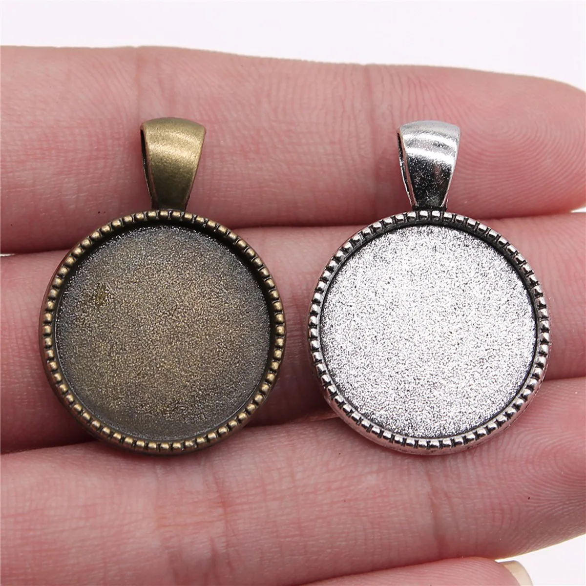 WYSIWYG 5pcs Inner Size 20mm Antique Bronze Color Antique Silver Color Round Cat Back Style Cameo Cabochon Pendant Base Setting