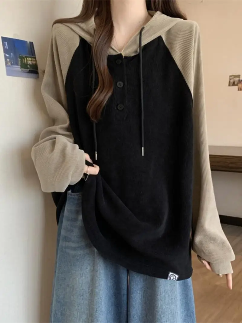 Felpa con cappuccio a maniche americane da donna in camicia con fondo in stile coreano autunnale per farle sembrare il top sottile e ampio alla moda