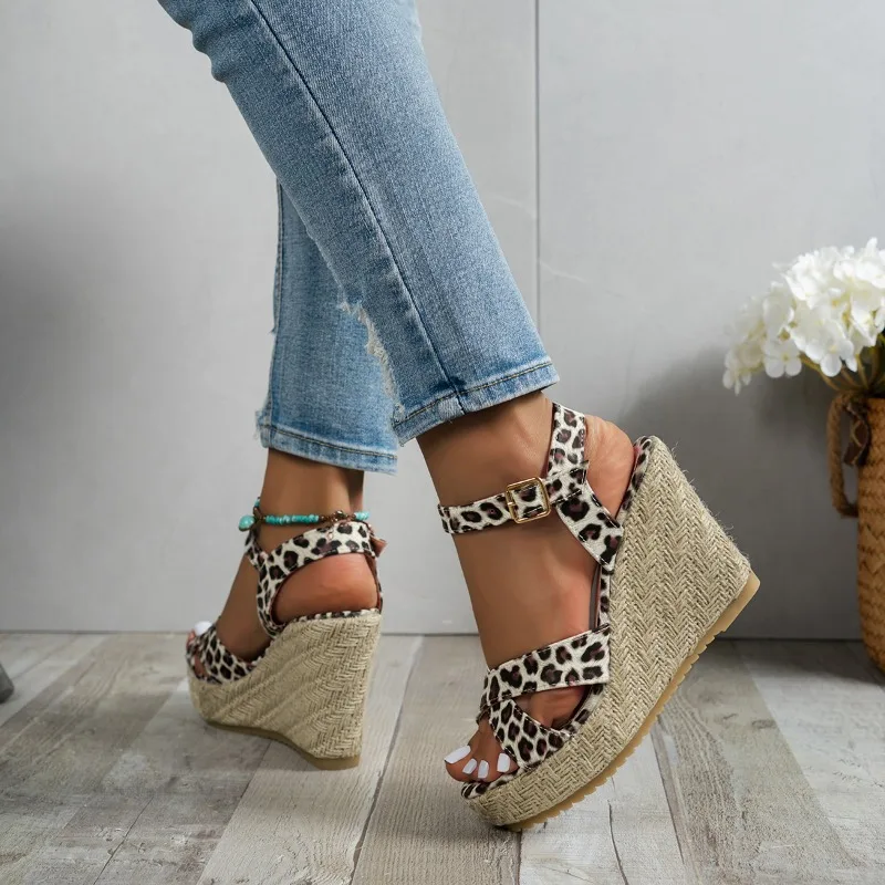 Sandalias clásicas informales de tacón alto con correa de hebilla, zapatos de moda poco profundos para mujer, cuñas con correa trasera de leopardo, 2024