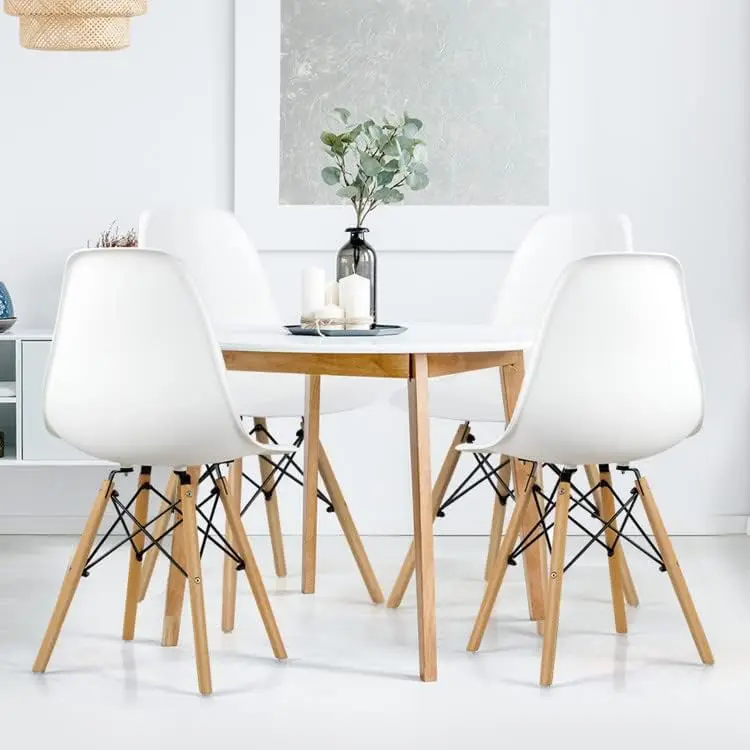 DSW-Lot de 4 chaises de salle à manger modernes, pré-assemblées, avec pieds en bois robustes, coque en plastique