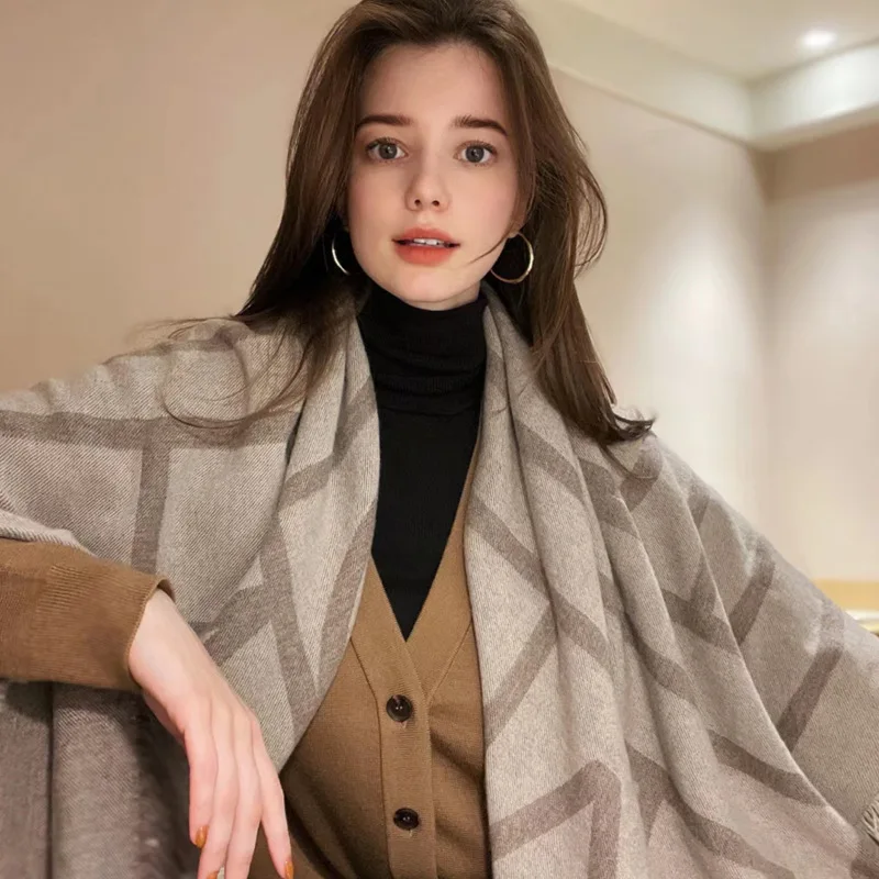 

2024 New! Women's Oversized Geometric Jacquard Wool & Cashmere Shawl Scarf - Niche Design, Classic Square Style