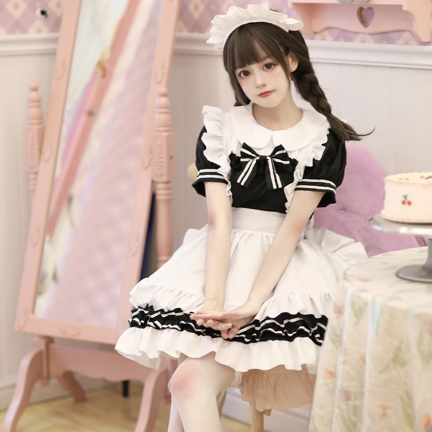 

Sweet Anime Lolita Cake Shop Servant Cosplay Costume Classical Maid Cosplay Costume Short Sleeved Dress Comic-Con Outfit