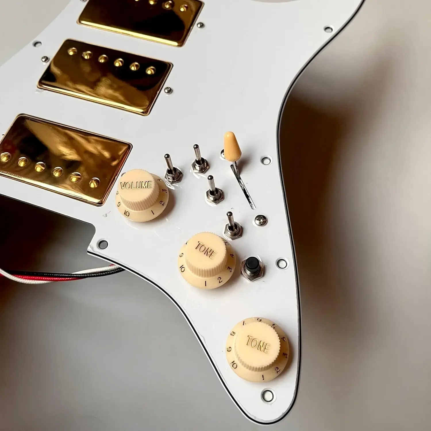 HHH Prewired Pickguard Alnico 5 Humbucker Gold Pickups Coil Splitting Multi Switch For ST Guitar Parts