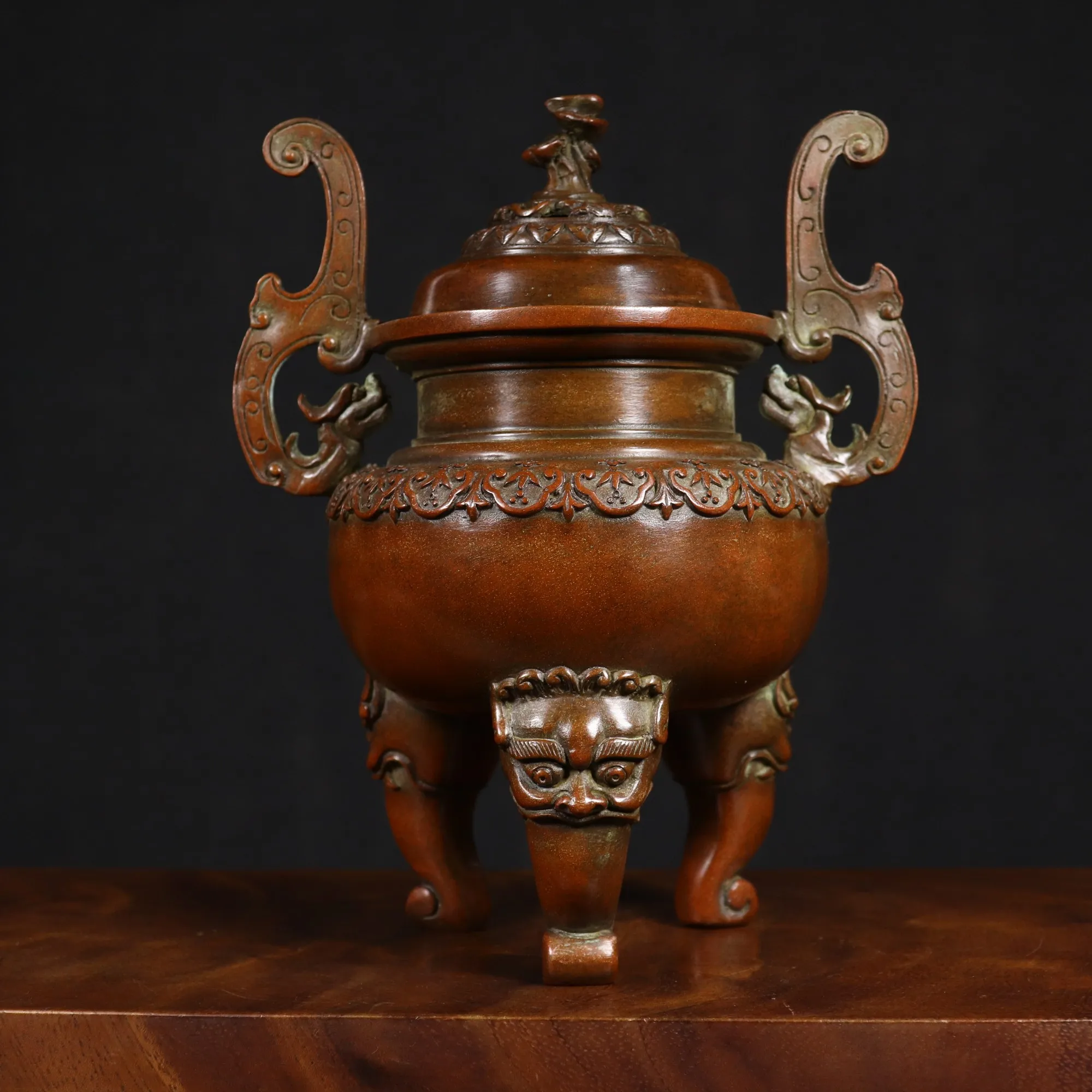 

Antique-Style Three-Legged Incense Burner with Dual Beast Ears - Pure Copper Decorative Sculpture, High Value Collectible