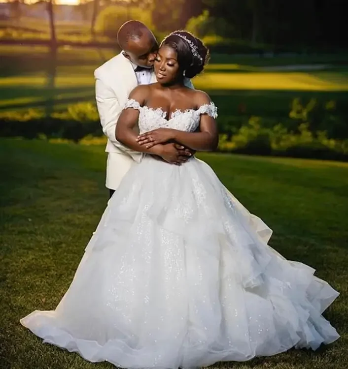 Robe de mariée blanche personnalisée, robe de Rh, corsage en dentelle, grande taille, patients hors des niveaux initiés, jupe en organza, corset au dos