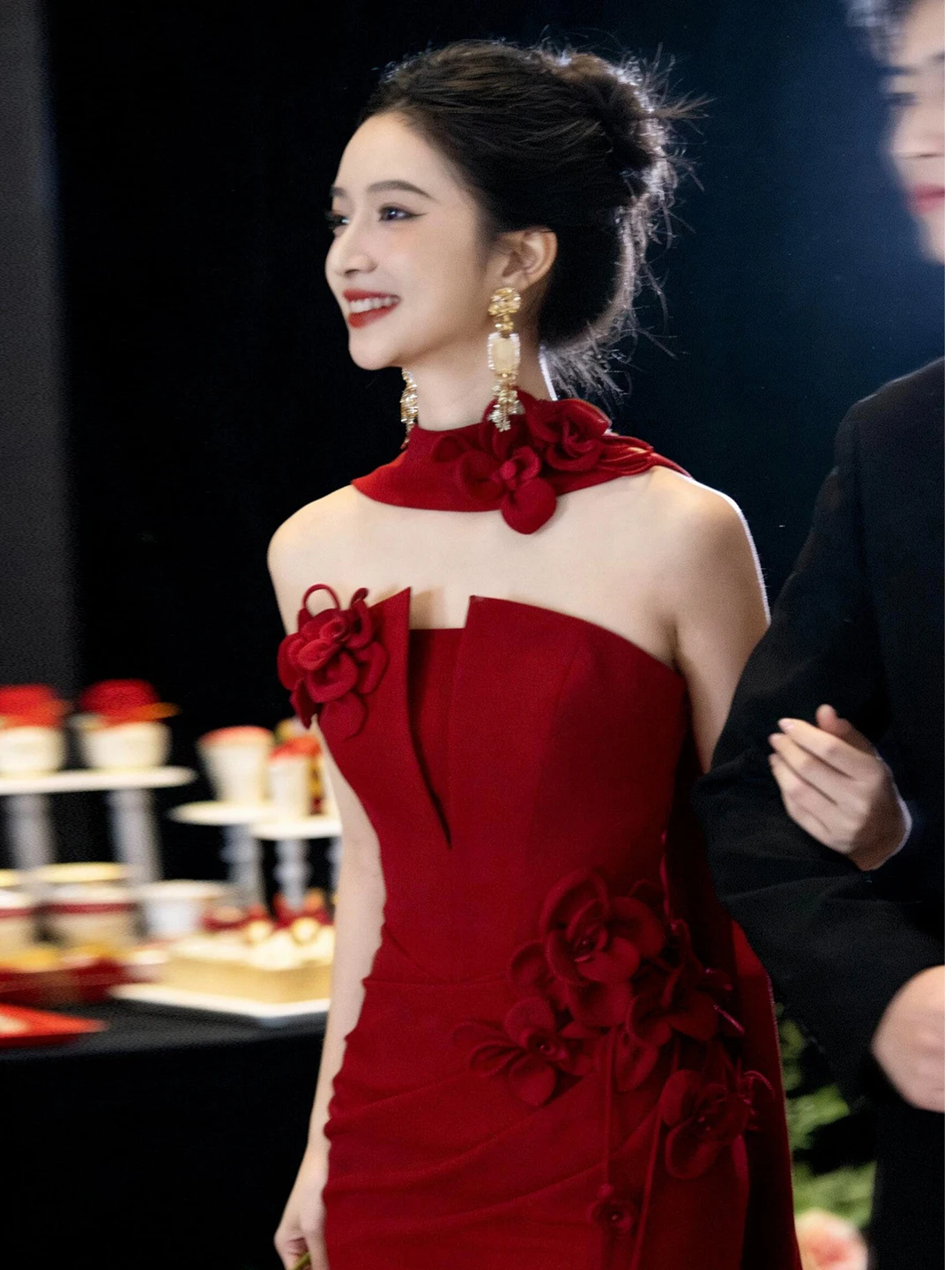 

Потрясающее красное свадебное платье без бретелек для свадебных и помолвочных вечеринок: красивое, легкое, роскошное, модное.