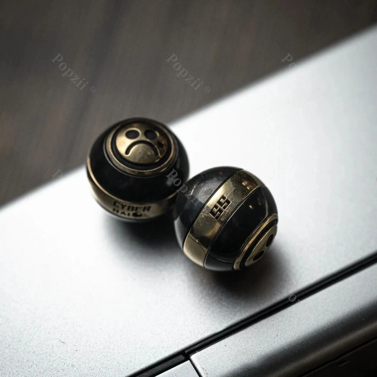 ของเล่นโลหะ Dz Cyber Ball ซิรโคเนียม บีนซ์ พุช สไลเดอร์ ของเล่นคลายเครียด หลากหลายรูปแบบการเล่น ลูกปัดหมุน EDC ของเล่นฟิดเจ็ต