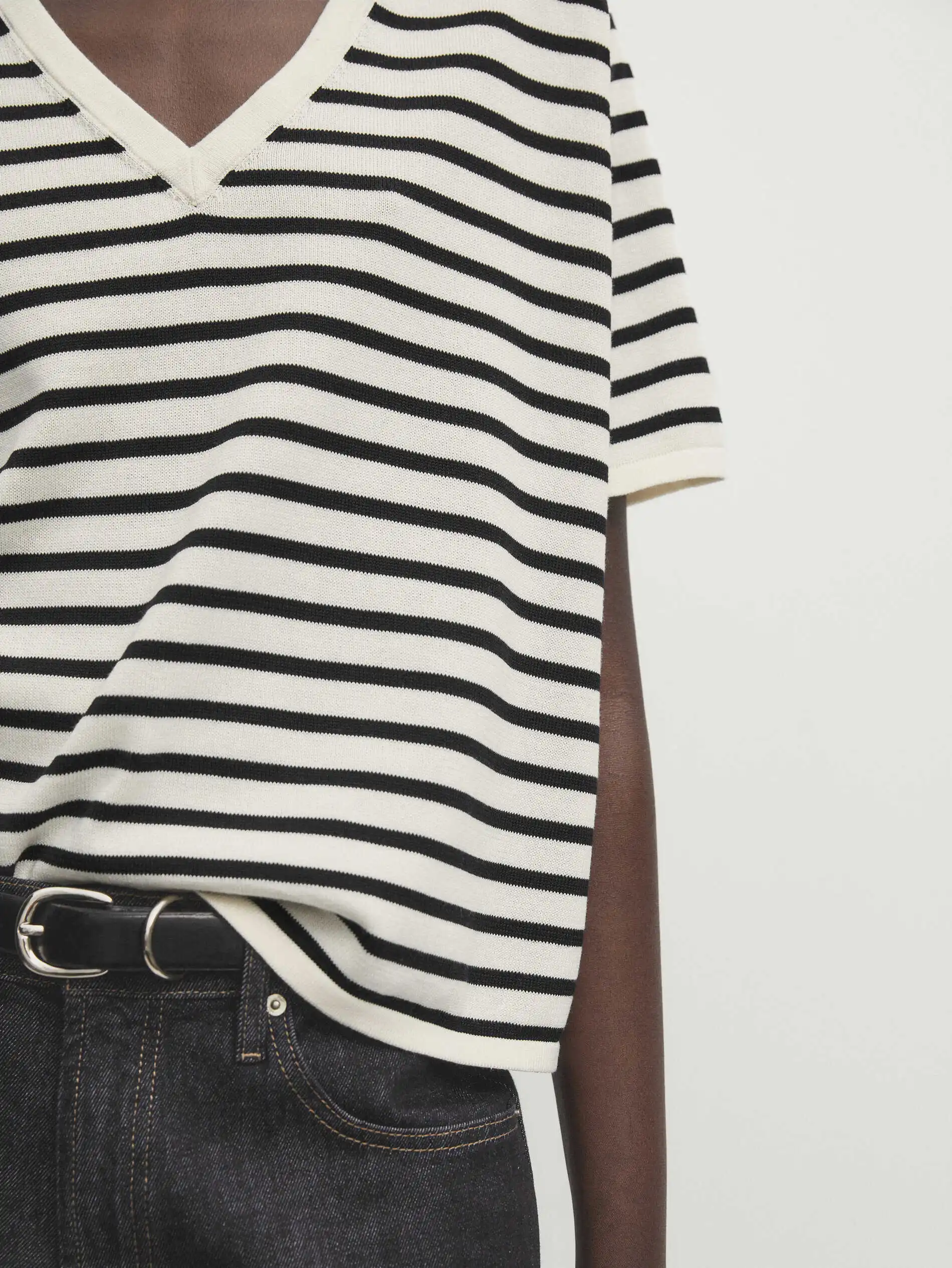 

Ethereal MD 2025 massidutti autumn new style of Women's casual commuter chic striped V-neck sleeved short sleeve knit T-shirt