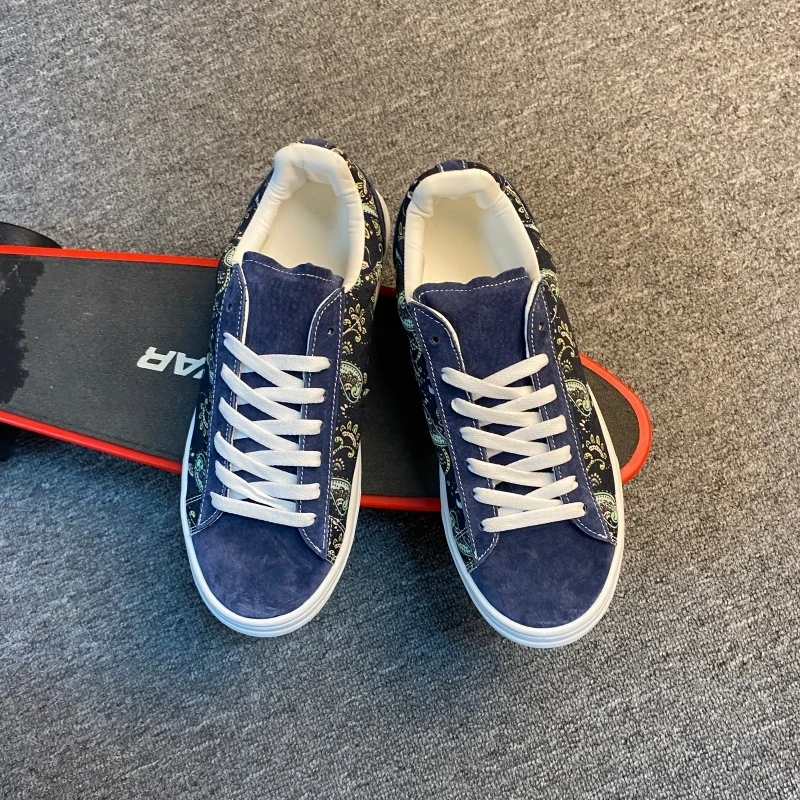 

Versatile blue sneakers for casual daily skateboarding, flat bottomed breathable and comfortable trendy shoes for daily walking,