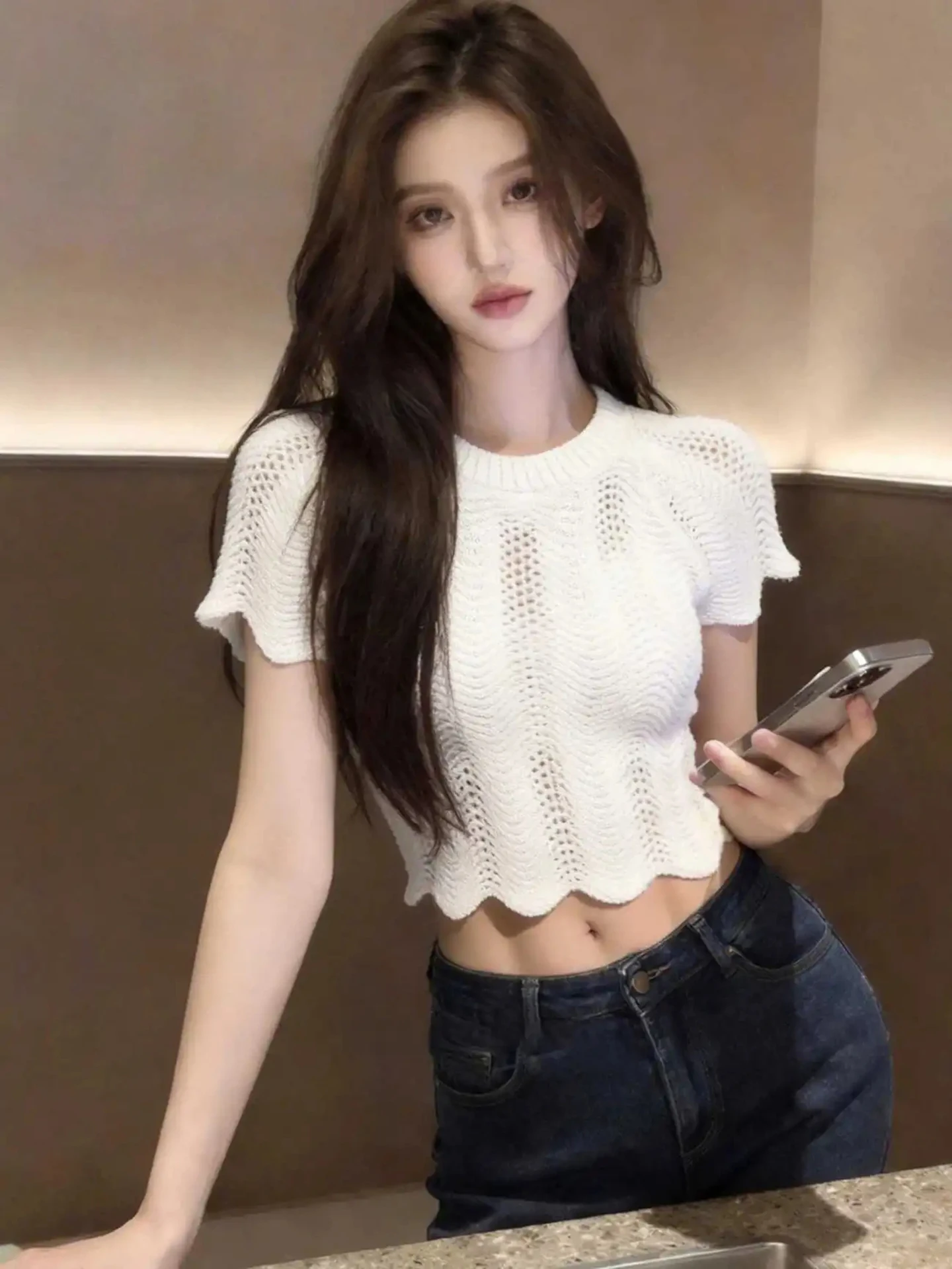 

Дизайнерский трикотажный топ для женщин: ажурный, облегающий, универсальный, стильный, летний, новинка, повседневный стиль, короткий рукав.