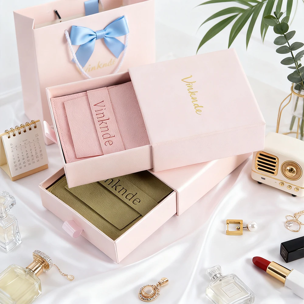 

Светло-розовая крафт-бумага с логотипом, маленькая раздвижная шкатулка для драгоценностей, ящик для ювелирных изделий, подарочные упаковочные коробки с сумкой для сережек из микрофибры