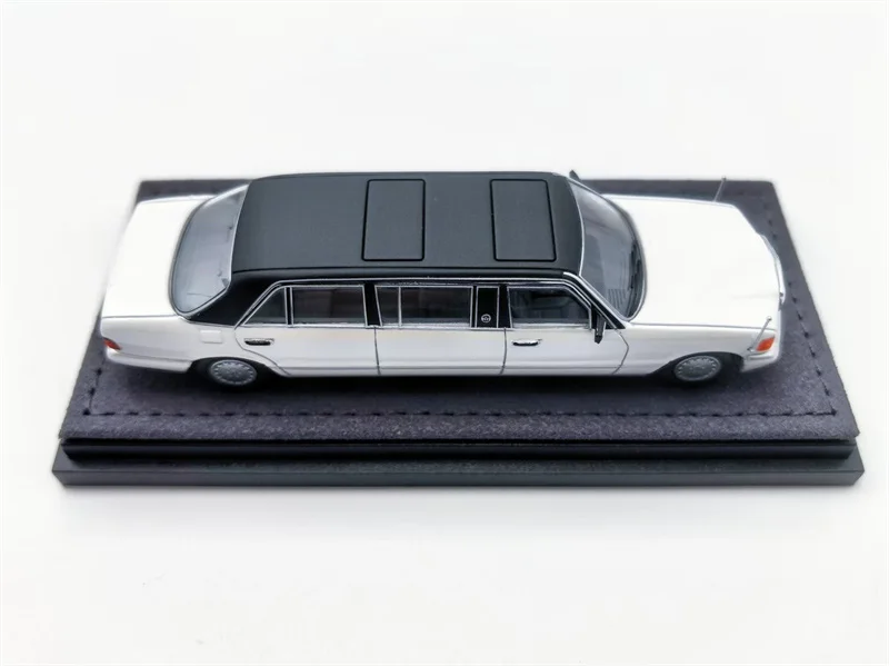 

Art of Model 1:64 W126- Pearl White Die-Cast Car Models Gifts