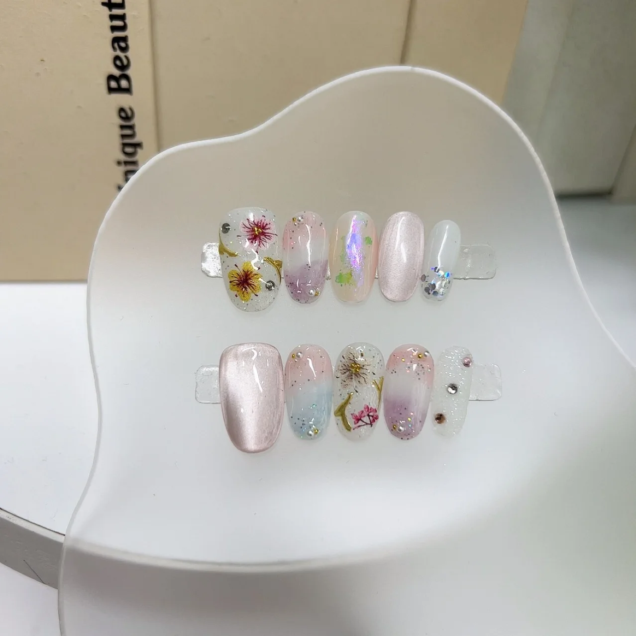

10PCS Purple Blurred Short Oval Press on Nails with Pink Cat Eye Hand-drawn Flowers Diamonds French Fake Nails Wearable Manicure