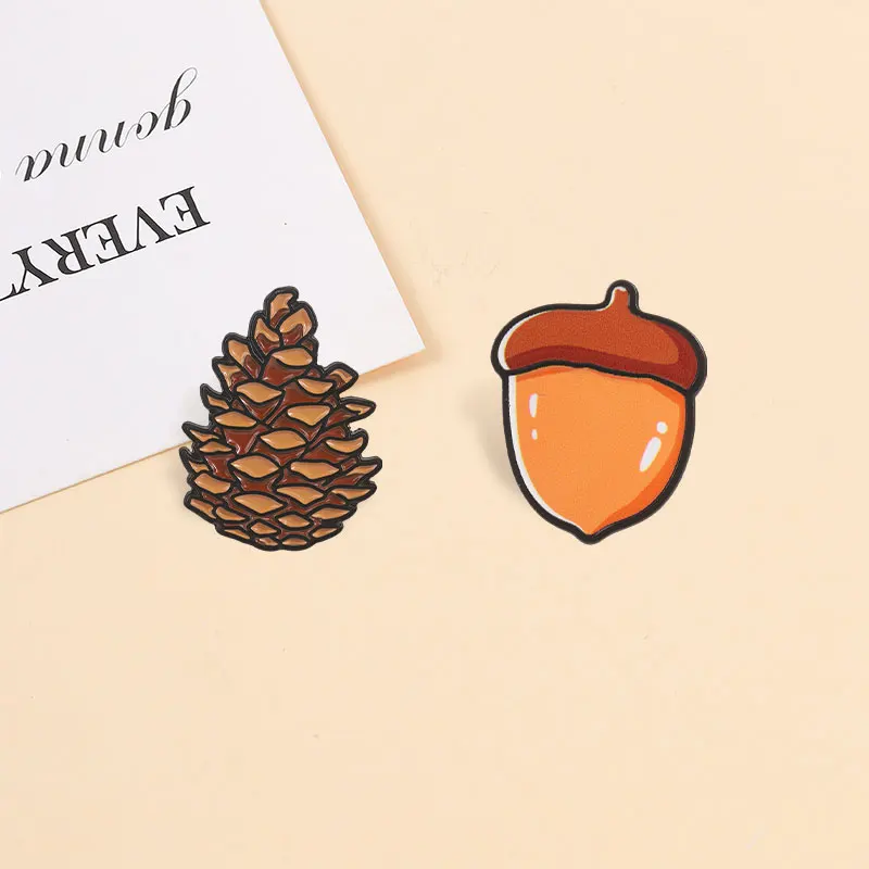 Wald-Erdbeer-Zitat-Abzeichen, Cartoon „Have A Sweet Day“ Emaille-Pins, Tannenzapfen-Eichel-Broschen, Lustiges Natur-Positiv-Accessoire-Geschenk – Detail 5