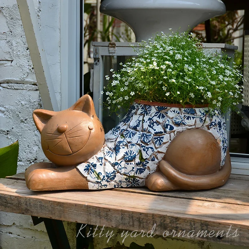 

Kitten shape ornament blue and white pattern flower pot balcony garden cute animal decoration