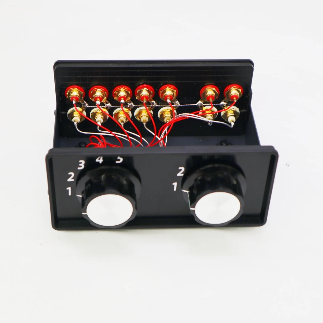 

RCA 5-in / 2-out Passive audio distributor 5-way signal Input / 1-way outpu front-end signal controller for DAC amplifier