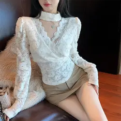 French Retro Hanging Neck V-neck Hollow Out Versatile Slim Fit Short Lace Shirt Sweet and Pure Desire Style Base Shirt for Women