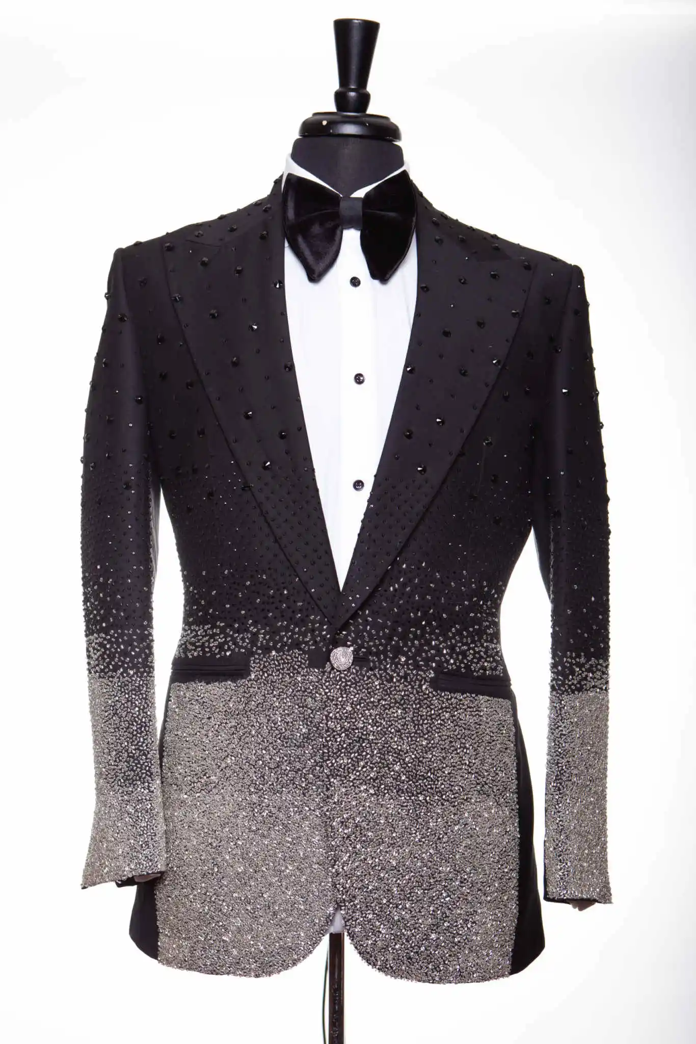 ชุดทักซิโด้ผู้ชายคริสตัลหรูหรา 2 ชิ้น ปกแหลม ชุดเจ้าบ่าว กางเกง ชุดสูทแฟชั่นทางการสำหรับธุรกิจ  รับสั่งตัด