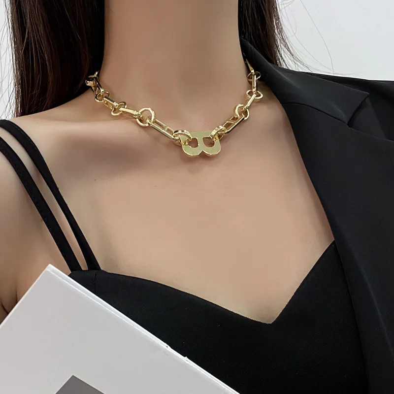 Glamorous Golden Gothic Necklace for Ladies' Extravagant Event Bold Luxe Hiphop Punk Chunky Chain with Letter B Pendant