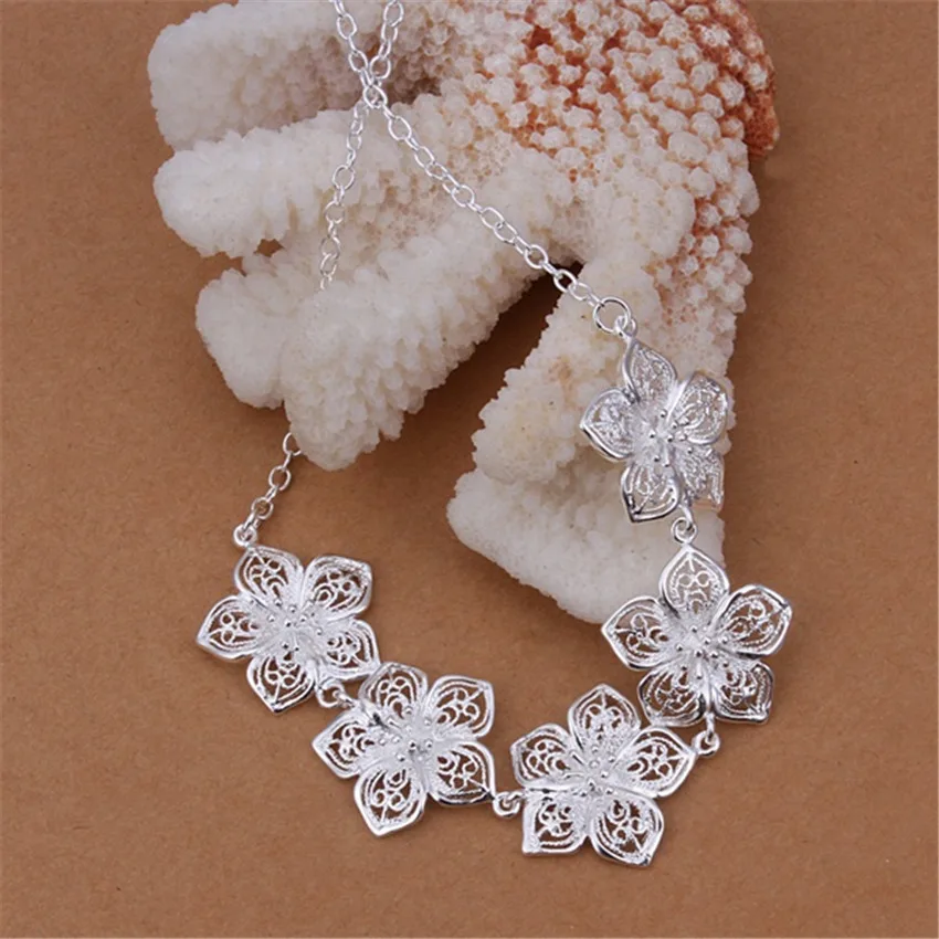 Hot Sell Cute Women Lady Wedding Silver Color  Retro Charm Flowers Necklace Fashion Trends Jewelry Gifts Charms
