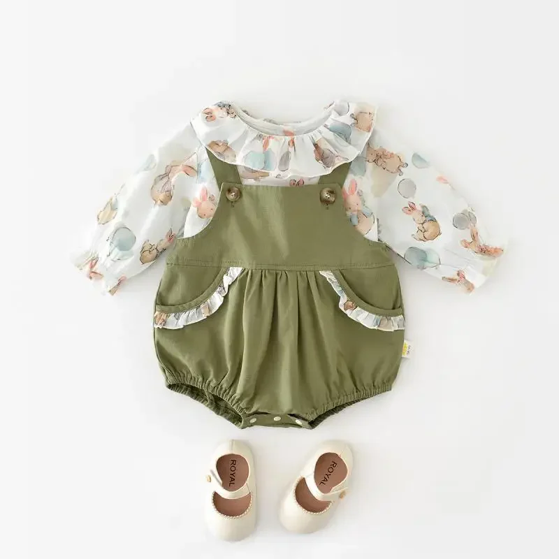 

2024 Baby Girls Overalls Suit Children Autumn Vintage Outfit 2 Pcs Kids Floral Print Cotton Blouse with Green Suspender Rompers