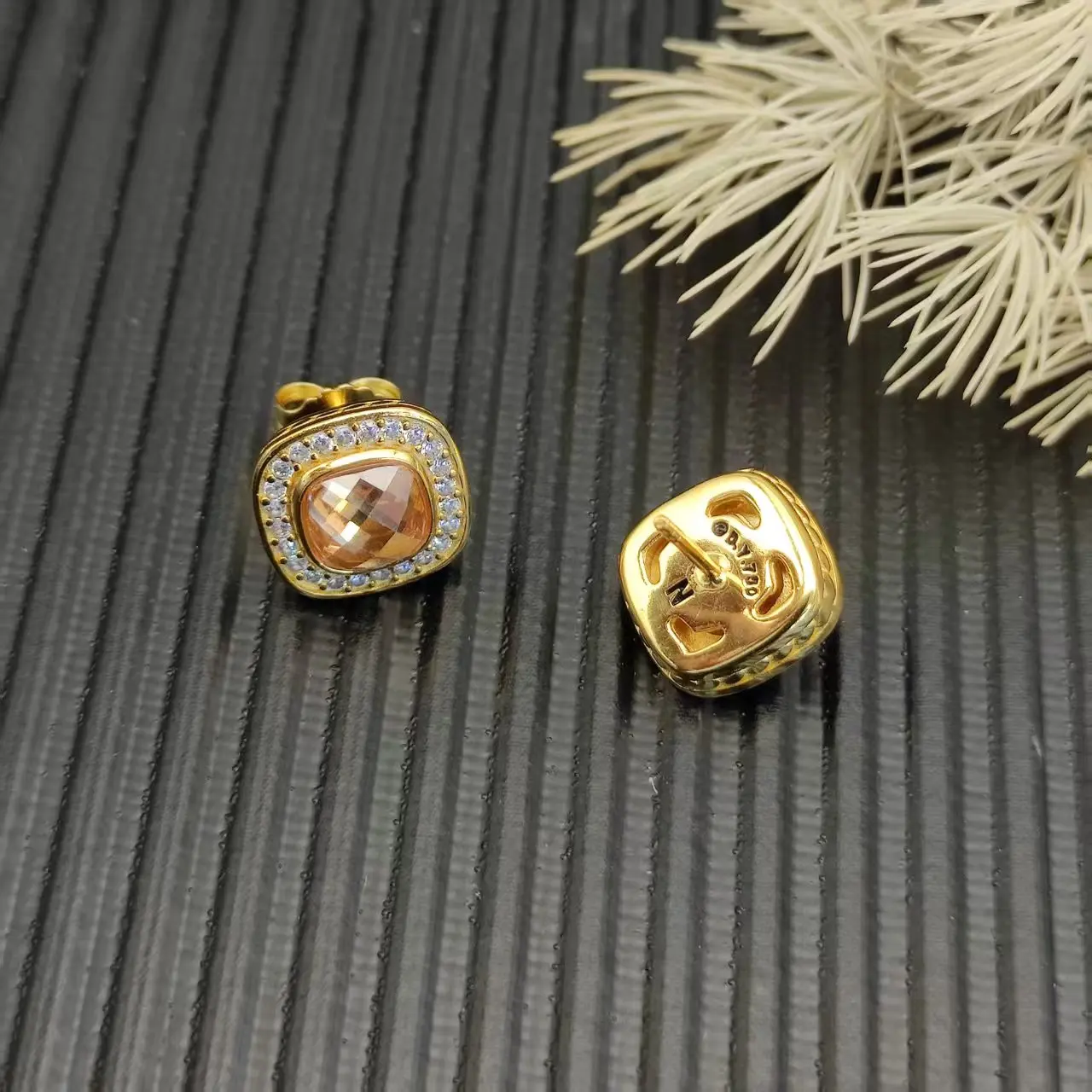 YK 2025 new gold square diamond crystal agate earrings neutral fashion trend retro simple luxury jewelry gift