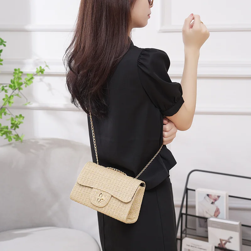 Chain diagonal woven bag 2024 new ladies bags fashionable and versatile woven lock buckle single shoulder small square bag